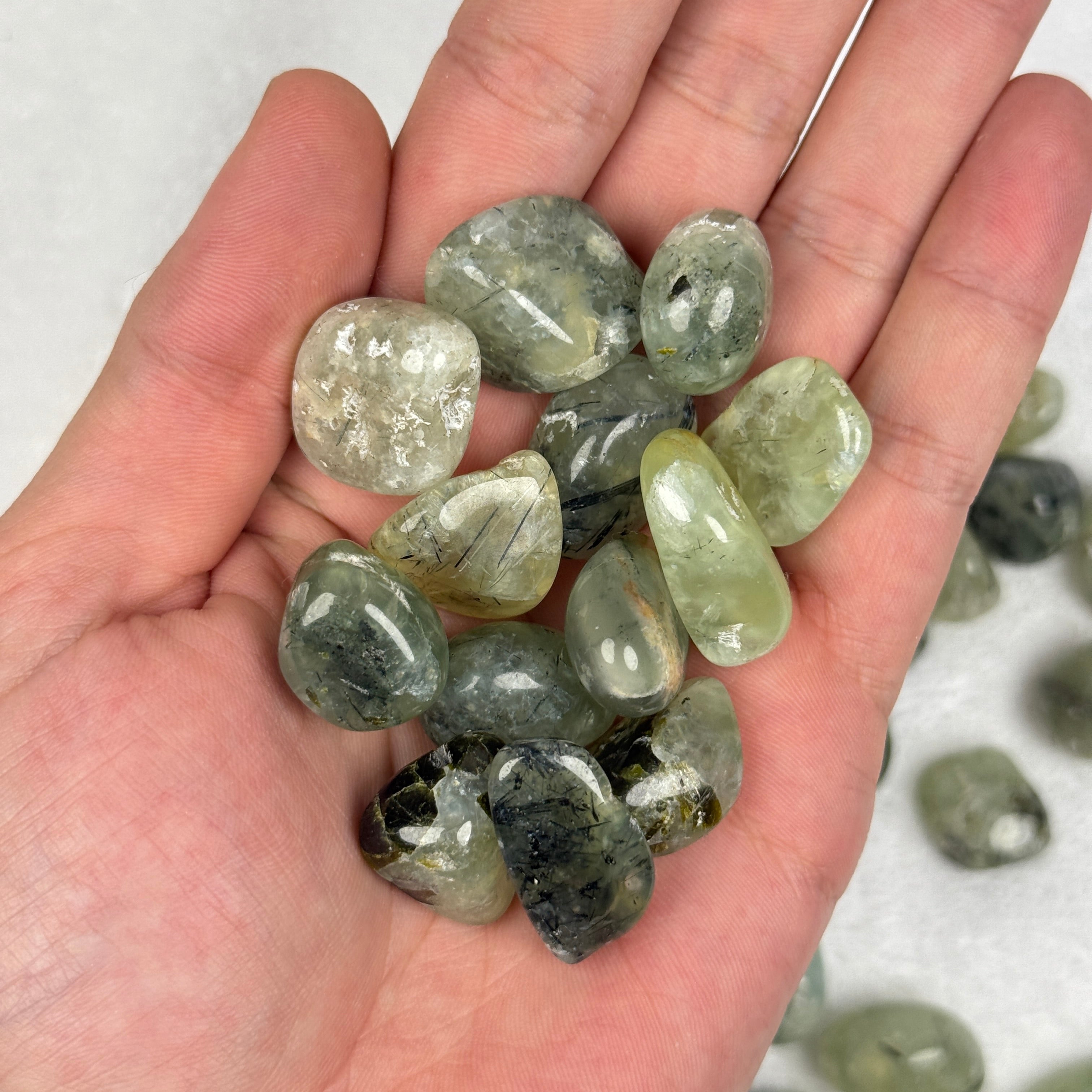 Epidot in Prehnite Tumble